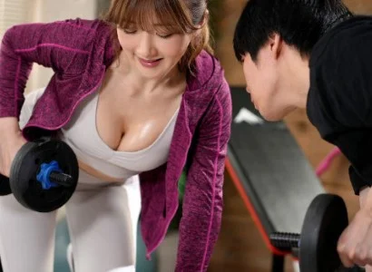 Chàng trai số hưởng với nữ PT gợi cảm nện nhau