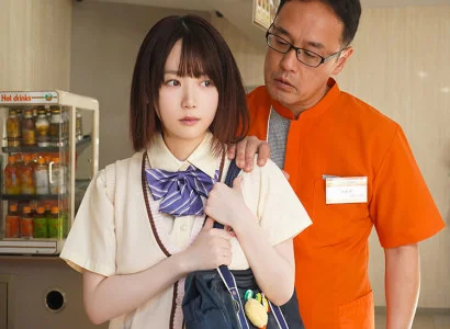 Quản lý của cửa hàng phát hiện em gái lấy trộm đồ trong cửa hàng