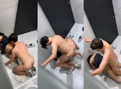 Hai người lớn đang quan hệ thắm thiết trong WC