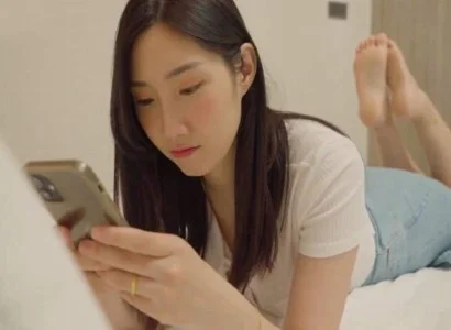 Cô vợ vụng trộm với anh nhân viên giao hàng