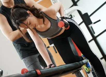 Hai người này lên giường ngay từ lần đầu