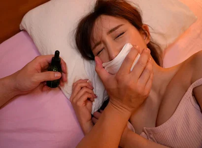 Gã cho cô em họ xinh đẹp uống thuốc mê và quan hệ